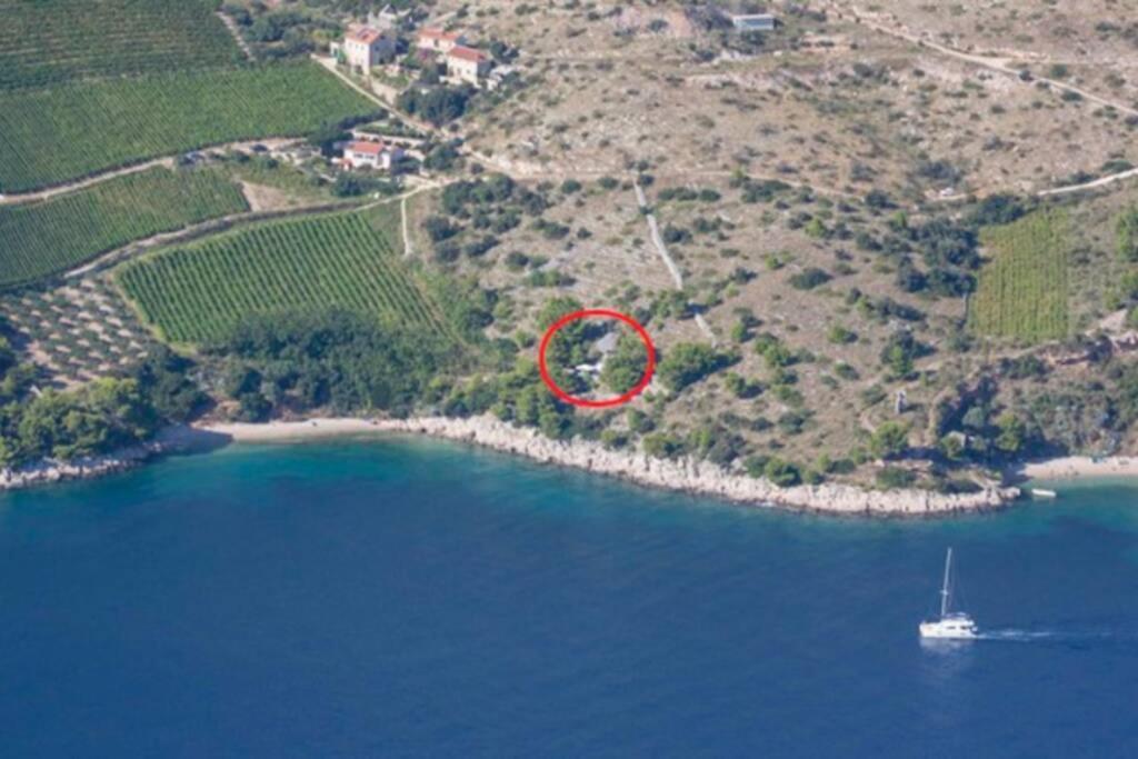 A Small Stone House By The Sea, In A Wineyard Nerezisca Eksteriør billede